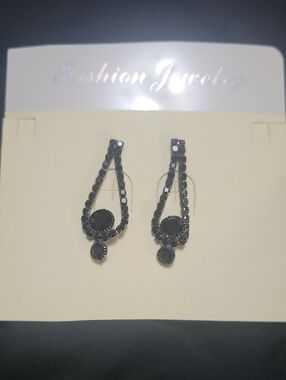 5/$20**Black Gems Teardrop Earrings
